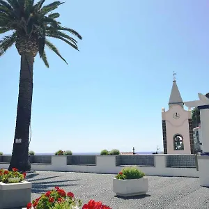 sunscape-apartment-1-bedroom-apt-ponta-do-sol-madeira-island.madeira-islandshotels.com/